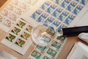 Obraz wyróżniający do wpisu gdzie kupić znaczki pocztowe.