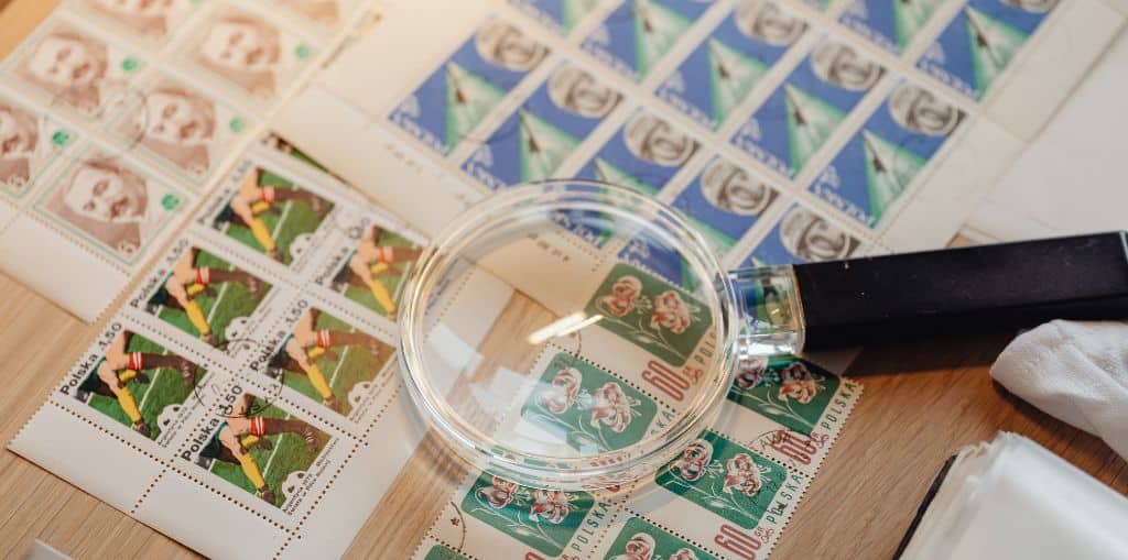 Obraz przedstawiający, gdzie kupić znaczki pocztowe.