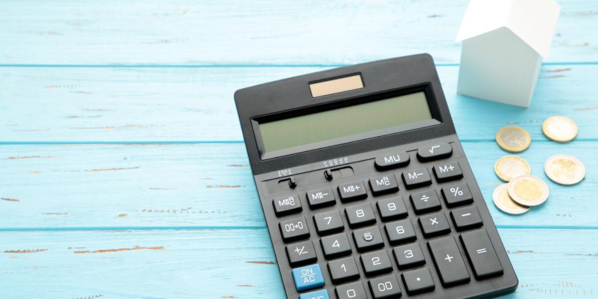 Obraz do wpisu czy kalkulator nadpłaty kredytu to narzędzie które dokładnie oszacuje kwotę jaką musisz przelać bankowi.